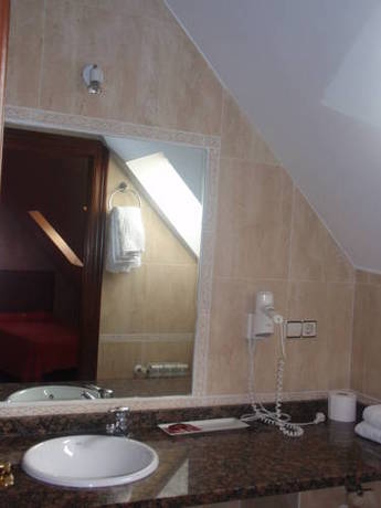 Imagen general del Hotel Favila. Foto 9