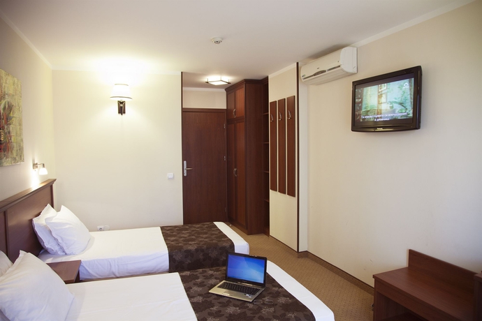 Imagen de la habitación del Hotel Favorit. Foto 13