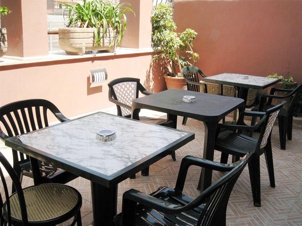 Imagen general del Hotel Fawlty Towers. Foto 11
