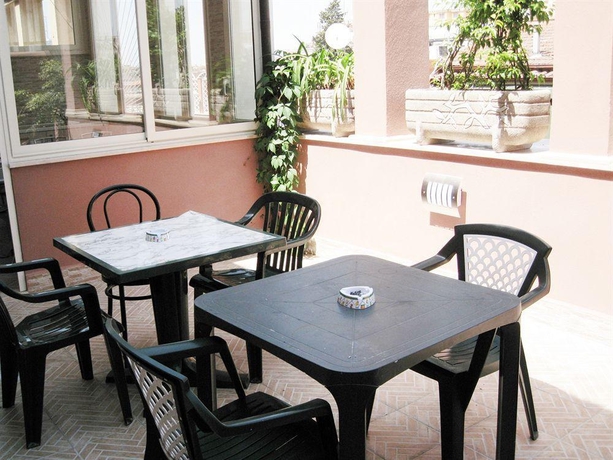 Imagen general del Hotel Fawlty Towers. Foto 12