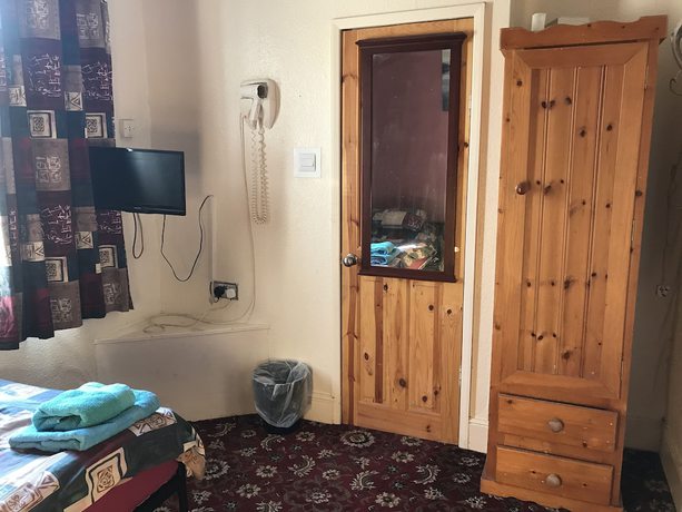 Imagen de la habitación del Hotel Fawlty Towers. Foto 14