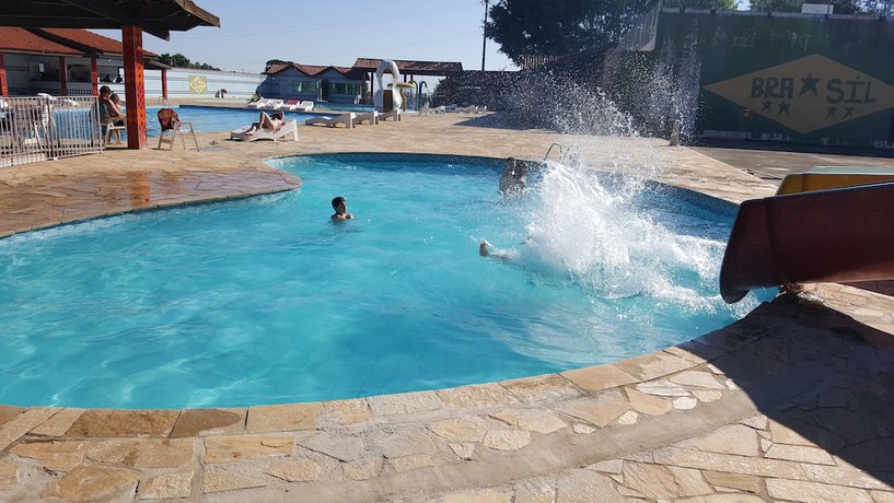 Imagen de la piscina del Hotel Fazenda Club de Ara&ccedil;oiaba da Serra. Foto 15