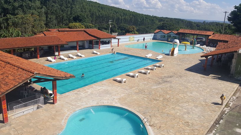 Imagen de la piscina del Hotel Fazenda Club de Ara&ccedil;oiaba da Serra. Foto 16