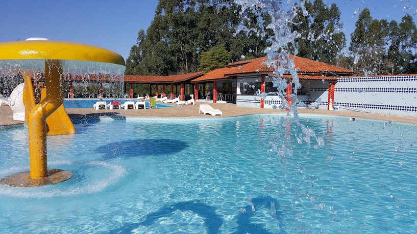 Imagen de la piscina del Hotel Fazenda Club de Ara&ccedil;oiaba da Serra. Foto 18