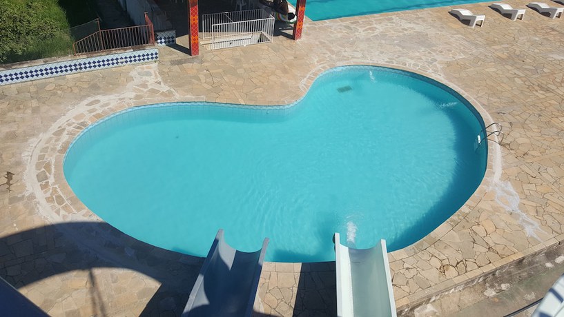 Imagen de la piscina del Hotel Fazenda Club de Ara&ccedil;oiaba da Serra. Foto 20
