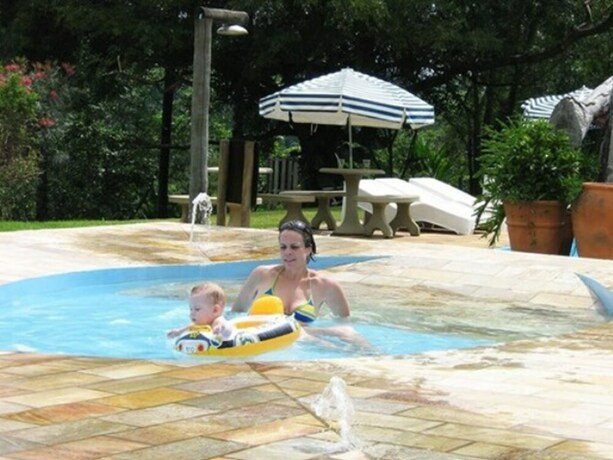 Imagen de la piscina del Hotel Fazenda Jaca&uacute;na. Foto 37