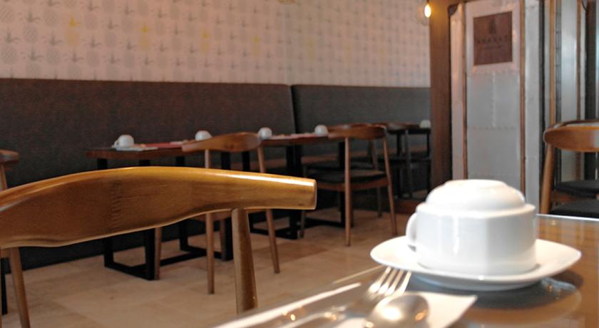 Imagen del bar/restaurante del Hotel Fch Expo - Adults Only. Foto 2