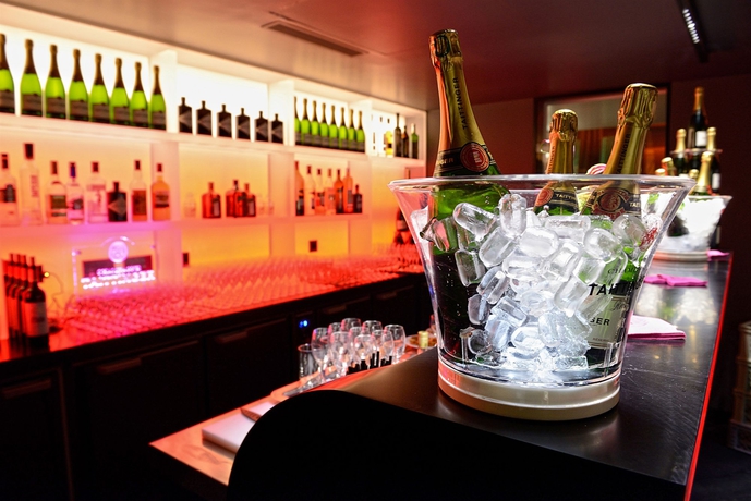 Imagen del bar/restaurante del Hotel Félicien By Elegancia. Foto 3