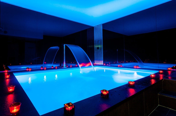 Imagen de la piscina del Hotel Félicien By Elegancia. Foto 15