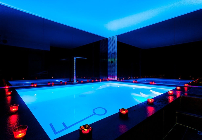 Imagen de la piscina del Hotel Félicien By Elegancia. Foto 16