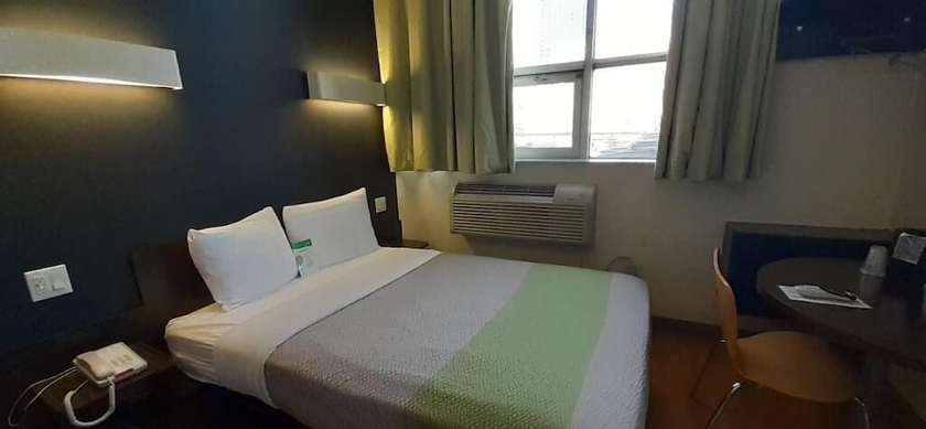 Imagen de la habitación del Hotel Feather Factory. Foto 10