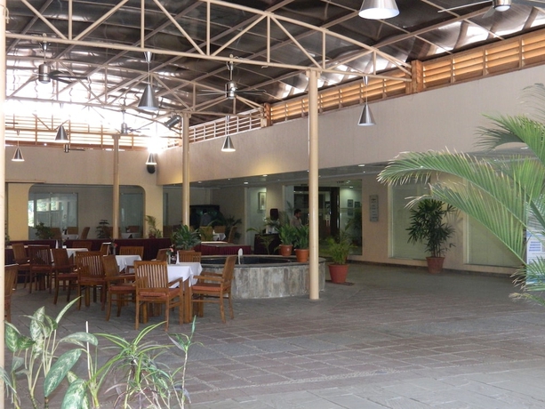 Imagen del bar/restaurante del Hotel Featherlite Evoma. Foto 3