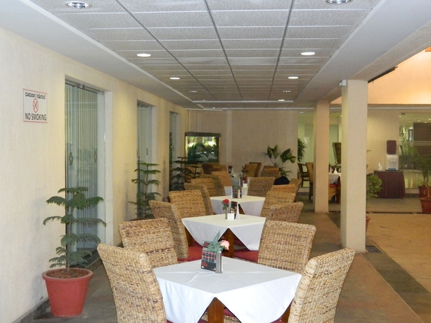 Imagen del bar/restaurante del Hotel Featherlite Evoma. Foto 4