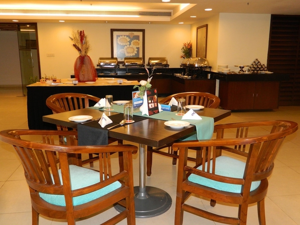 Imagen del bar/restaurante del Hotel Featherlite Evoma. Foto 5