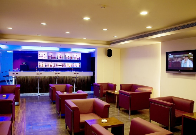 Imagen del bar/restaurante del Hotel Featherlite Evoma. Foto 6