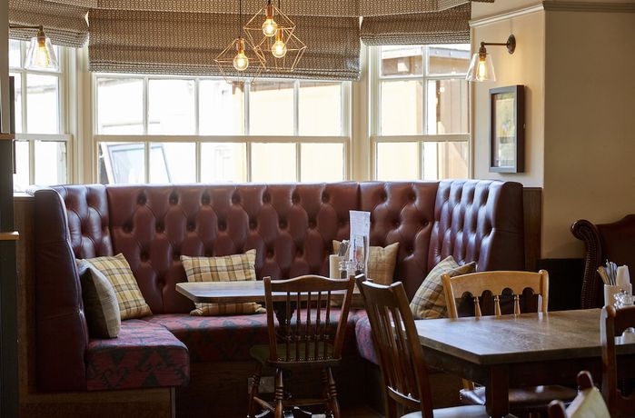 Imagen del bar/restaurante del Hotel Feathers by Greene King Inns. Foto 6