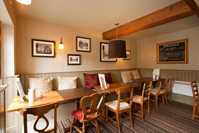 Imagen del bar/restaurante del Hotel Feathers by Greene King Inns. Foto 9