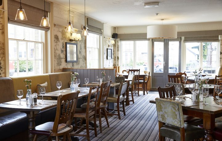 Imagen del bar/restaurante del Hotel Feathers by Greene King Inns. Foto 11