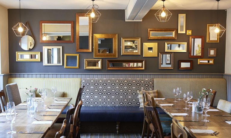 Imagen del bar/restaurante del Hotel Feathers by Greene King Inns. Foto 12