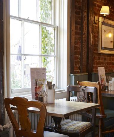 Imagen del bar/restaurante del Hotel Feathers by Greene King Inns. Foto 13