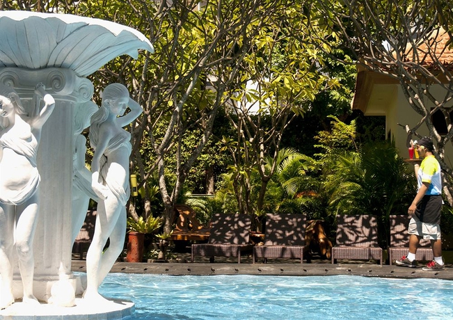 Imagen de la piscina del Hotel Febri's and Spa. Foto 5