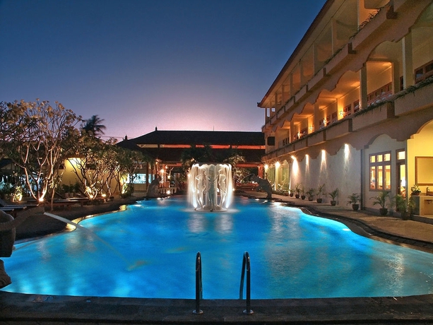 Imagen de la piscina del Hotel Febri's and Spa. Foto 6