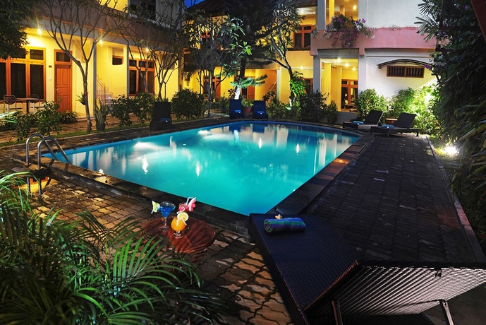 Imagen de la piscina del Hotel Febri's and Spa. Foto 7