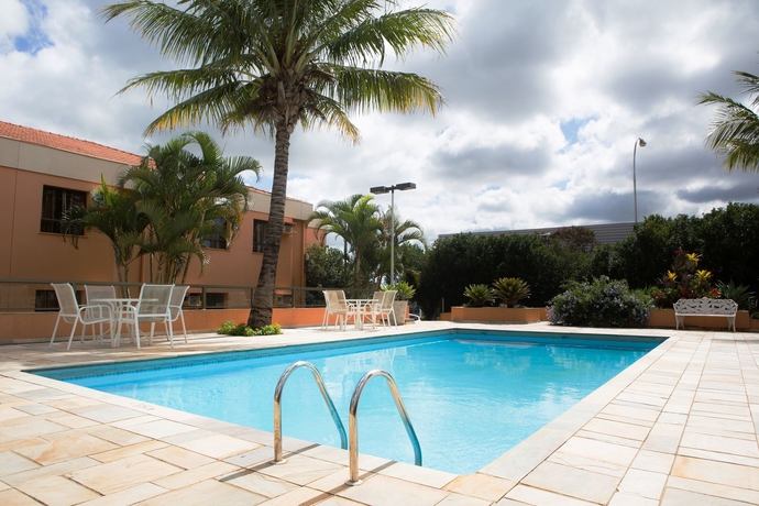 Imagen de la piscina del Hotel F&ecirc;nix Varginha. Foto 6
