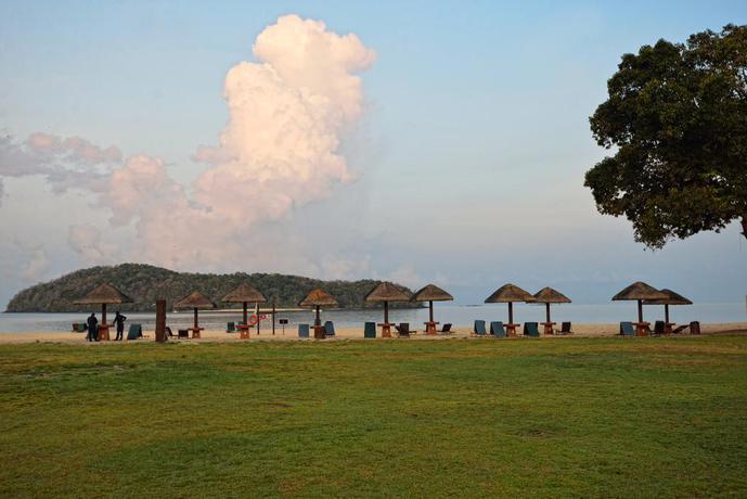 Imagen de los exteriores del Hotel Federal Villa Beach Resort Langkawi. Foto 19