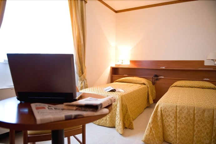 Imagen de la habitación del Hotel Federiciano. Foto 8