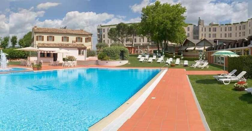Imagen de la piscina del Hotel Federico II, Jesi. Foto 20