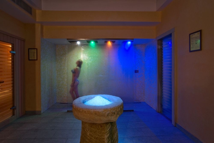Imagen de la piscina del Hotel Federico II, MONTALBANO ELICONA. Foto 9