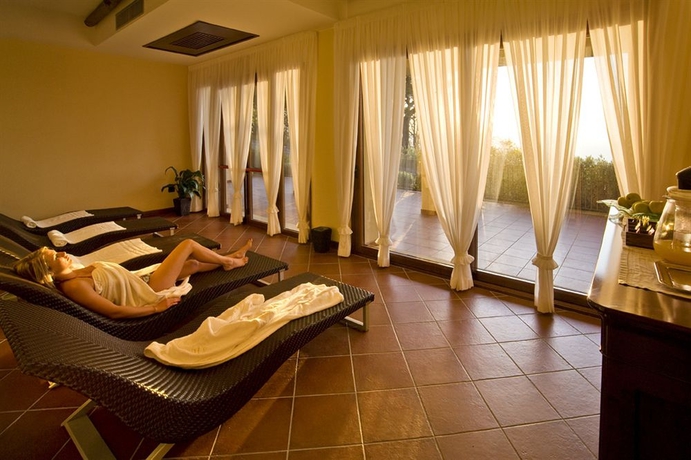 Imagen de la piscina del Hotel Federico II, MONTALBANO ELICONA. Foto 10