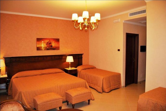 Imagen de la piscina del Hotel Federico Ii Palace. Foto 12