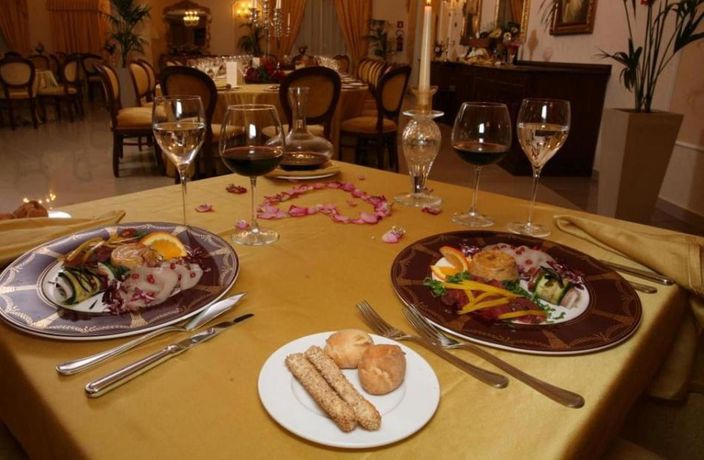 Imagen del bar/restaurante del Hotel Federico Ii Palace. Foto 5