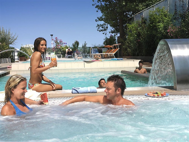 Imagen de los exteriores del Hotel Fedora Riccione. Foto 6
