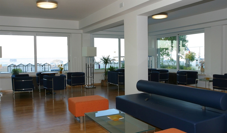 Imagen de los interiores del Hotel Fedora Riccione. Foto 12