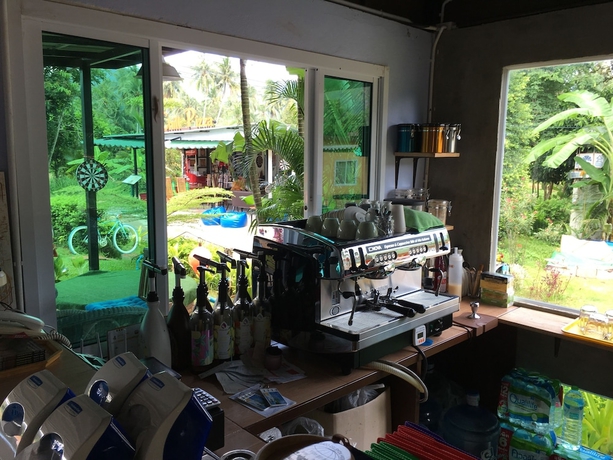 Imagen del bar/restaurante del Hotel Feel At Chill Resort Kohchang. Foto 2