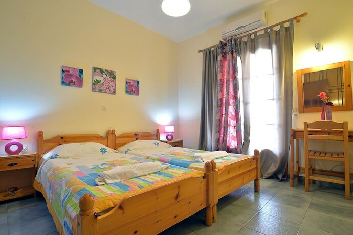 Imagen general del Hotel Feeloxenia Corfu Apartments. Foto 7