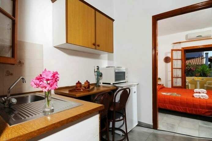 Imagen general del Hotel Feeloxenia Corfu Apartments. Foto 11