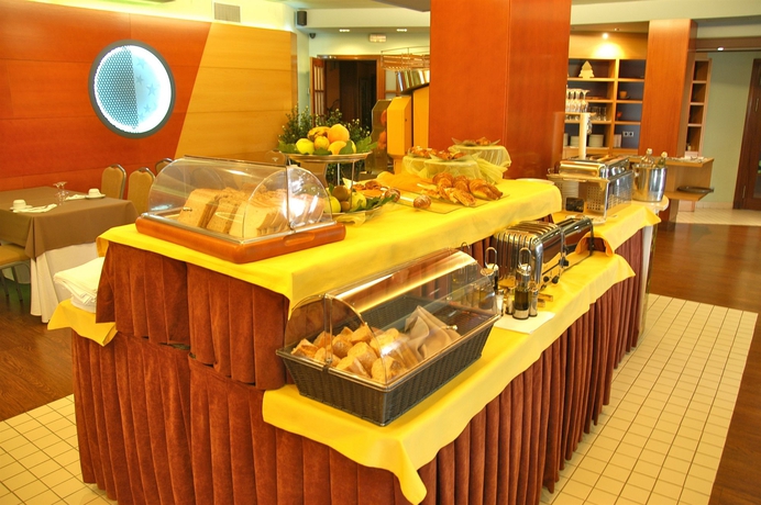 Imagen del bar/restaurante del Hotel Fèlix, VALLS. Foto 5