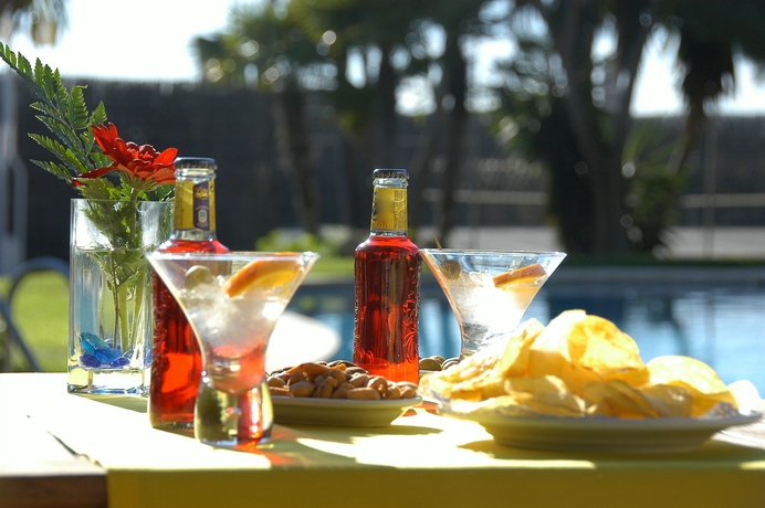Imagen de la piscina del Hotel Fèlix, VALLS. Foto 12