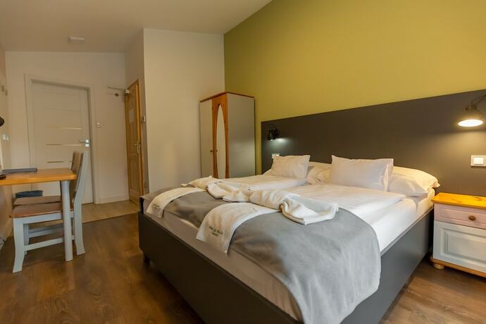 Imagen de la habitación del Hotel Feh&eacute;r Sas Panzi&oacute; &eacute;s &Eacute;tterem. Foto 13