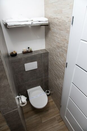 Imagen general del Hotel Feh&eacute;r Sas Panzi&oacute; &eacute;s &Eacute;tterem. Foto 4