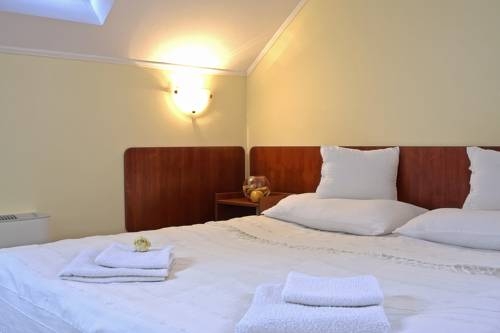 Imagen general del Hotel Fehértói Halászcsárda és Panzió. Foto 3