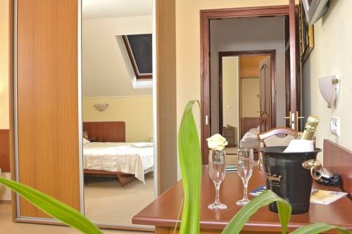 Imagen general del Hotel Fehértói Halászcsárda és Panzió. Foto 4