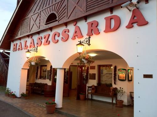 Imagen general del Hotel Fehértói Halászcsárda és Panzió. Foto 5