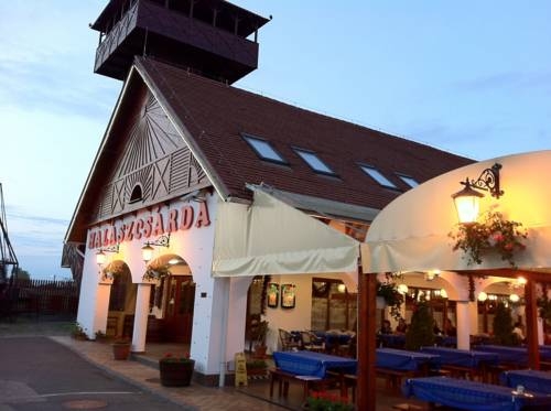 Imagen general del Hotel Fehértói Halászcsárda és Panzió. Foto 6