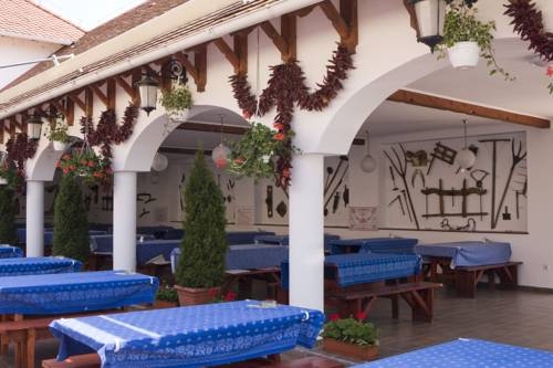 Imagen general del Hotel Fehértói Halászcsárda és Panzió. Foto 11