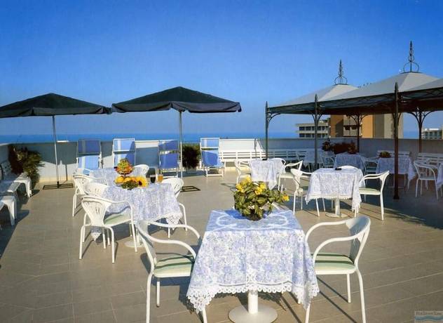 Imagen de los exteriores del Hotel Feldberg, Rimini. Foto 11